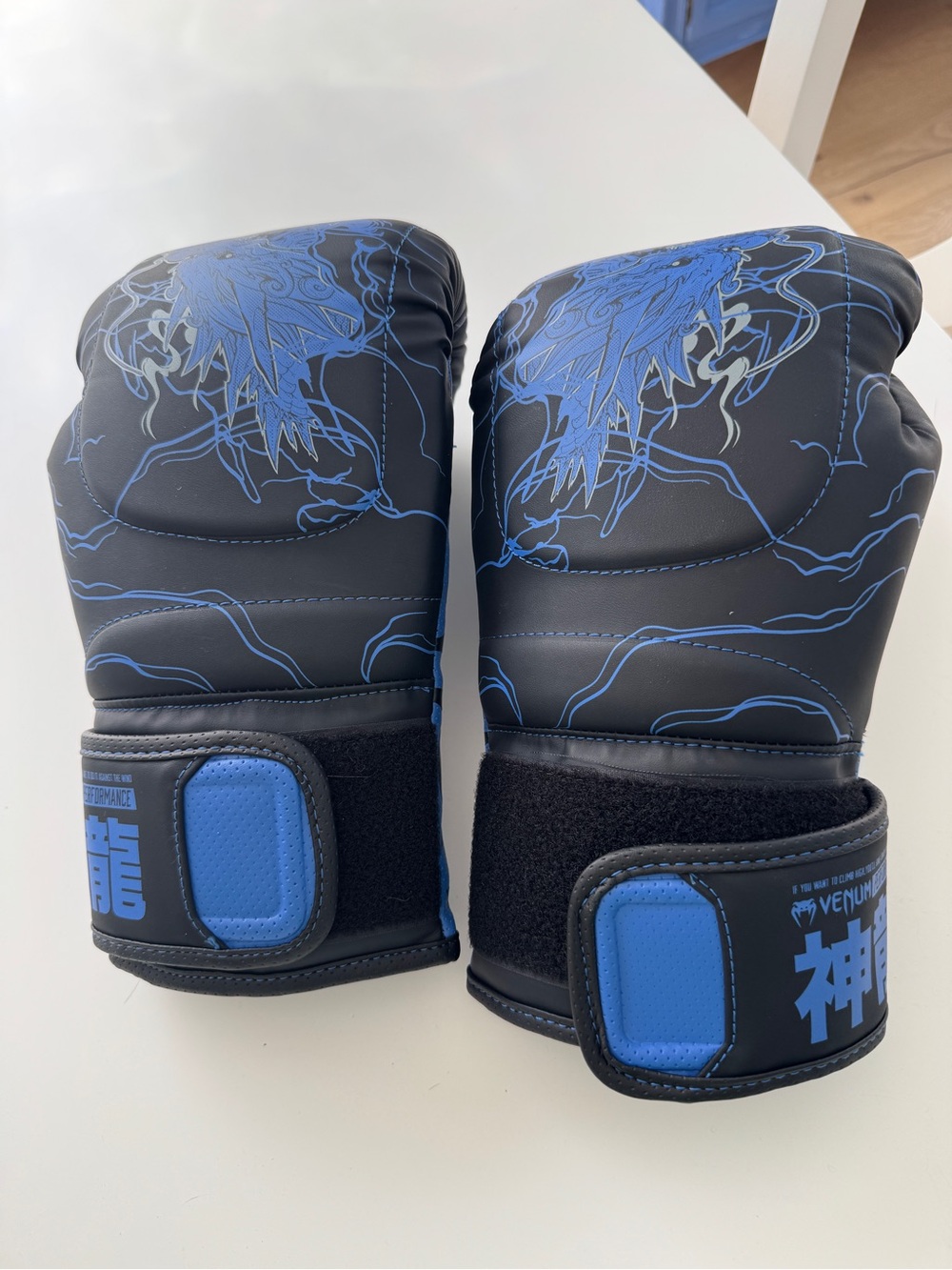 Men's or Women’s Venom 14 oz Thunder Dragon Boxing Gloves - Padded